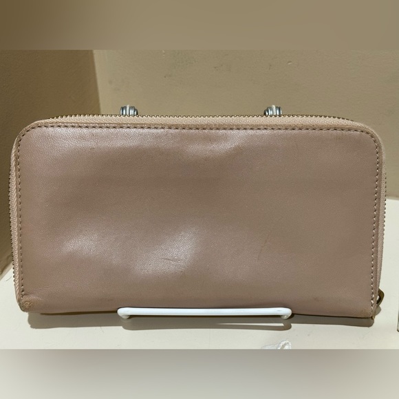 Chloe Bow Vanilla Long Leather Zip Wallet - Picture 5 of 10